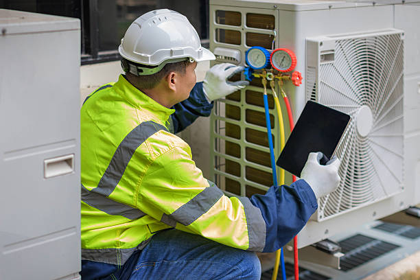 Professional Ac Installation technician working in Thompsons, TX